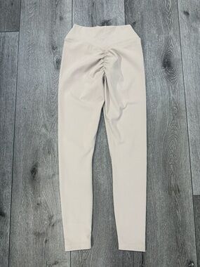 High-Waist Scrunch Leggings - Black and Cream